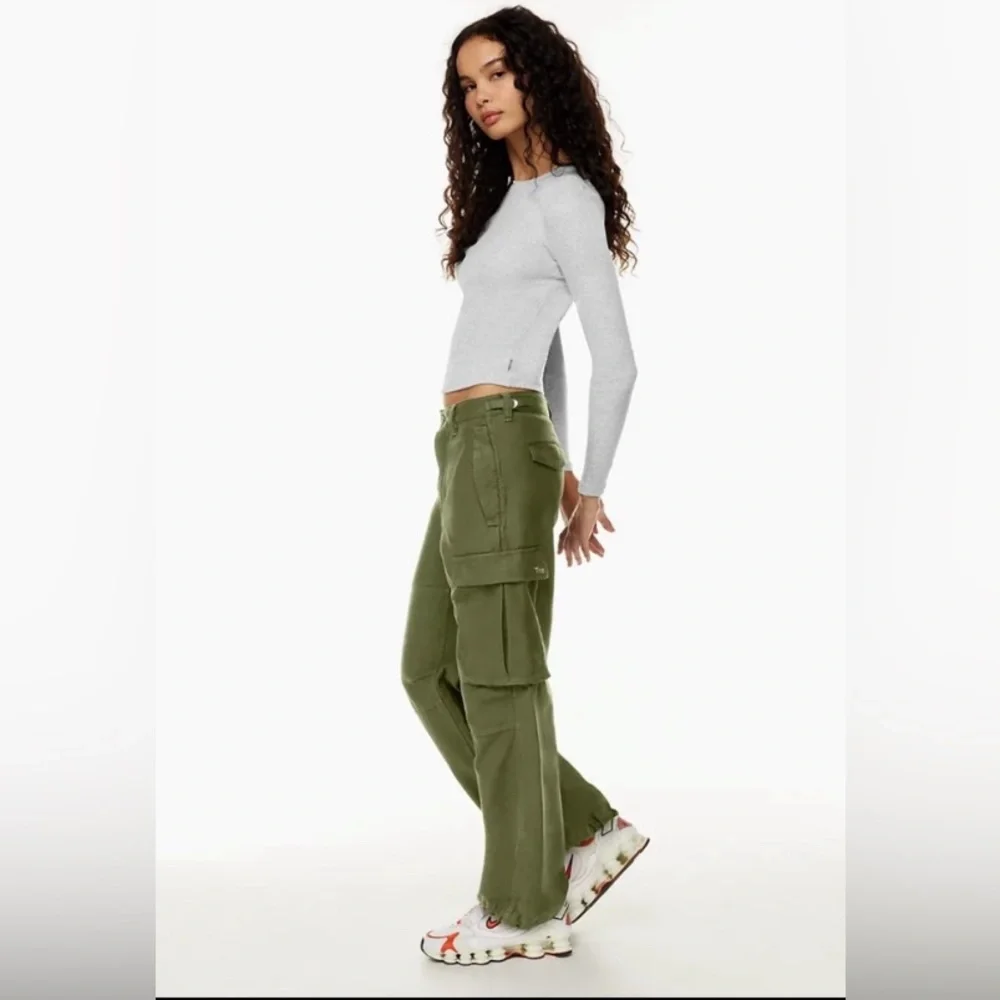 Aritzia TNA Women’s Supply Cargo Pant Size 4 Olive Green spotless new condition